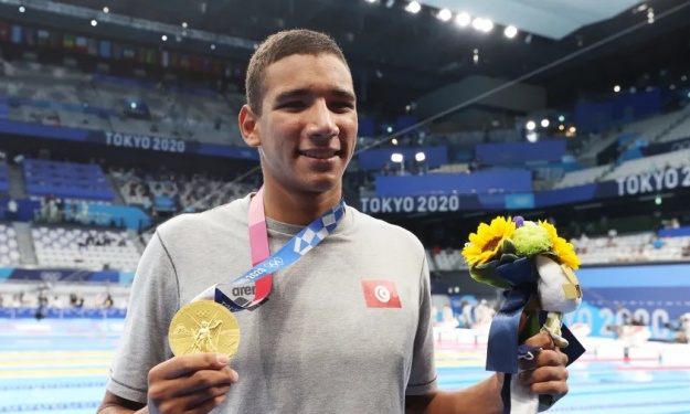 JO : A 18 ans, Ahmed Hafnaoui décroche la 1ère médaille d’Or africaine