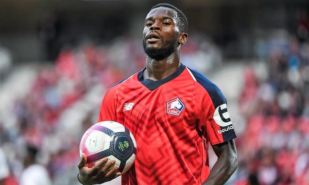 Jonathan Bamba 22 ans (26 mars 1996) est un attaquant formé à l'UJA Alfortville puis à Saint Etienne. Il signe un contrat de 5 ans avec Lille le 02 juillet 2018.