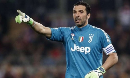 Juve : Après Daniel Alves, Buffon pourrait lui aussi filer au PSG
