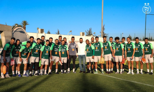 Karim Benzema a rendu visite aux Fennecs avant le choc contre la Guinée