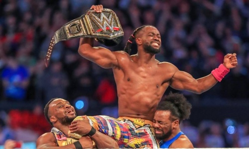 Kofi Kingston est devenu le premier catcheur d'origine africaine à être champion de la WWE