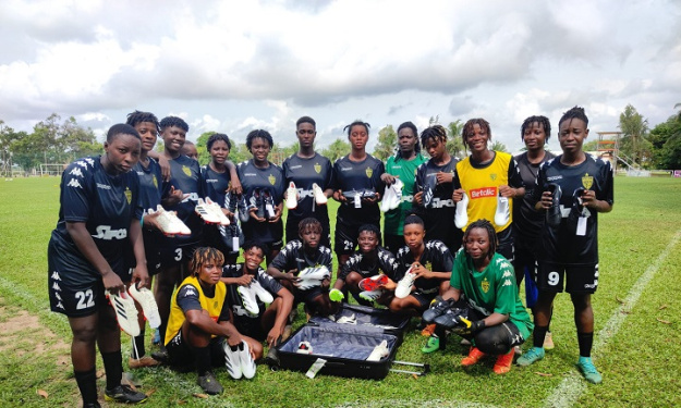 Konaté Karim fait un don à l’équipe féminine de l’ASEC Mimosas