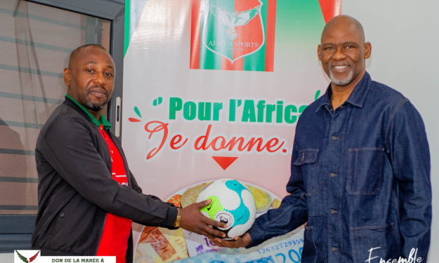 L’Africa Sports reçoit un important don de la Marée Vert et Rouge