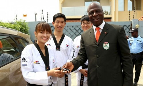 L’Agence Coréenne de coopération fait un don en véhicule à la fédération Ivoirienne de Taekwondo
