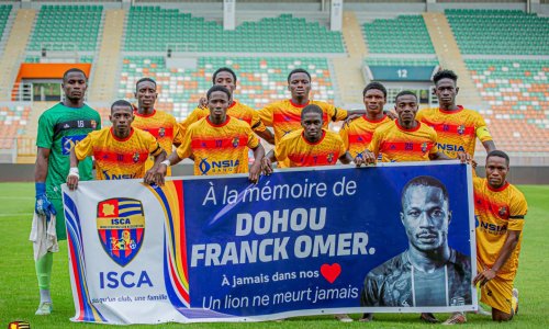 L’hommage des joueurs d’ISCA à Dohou Franck Omer