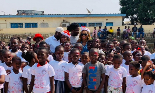 La Fondation Franck Yannick Kessié gâte les enfants d’Attécoubé pour la fête de Noël