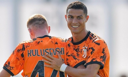 La Juventus se balade pour la première de Pirlo