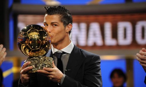 La réaction de Cristiano Ronaldo après son sacre au ‘‘Ballon d’or of All Time’’