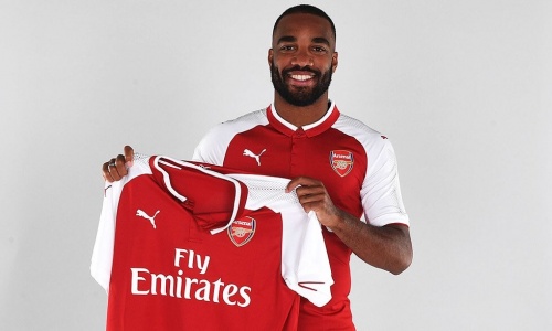 Lacazette signe à Arsenal et devient le joueur le mieux payé du club