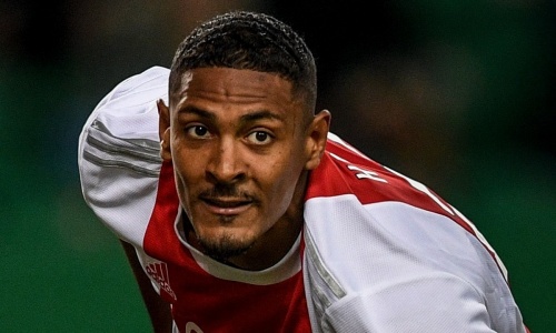 LDC : Sébastien Haller s’offre un quadruplé pour ses débuts et rejoint une légende néerlandaise