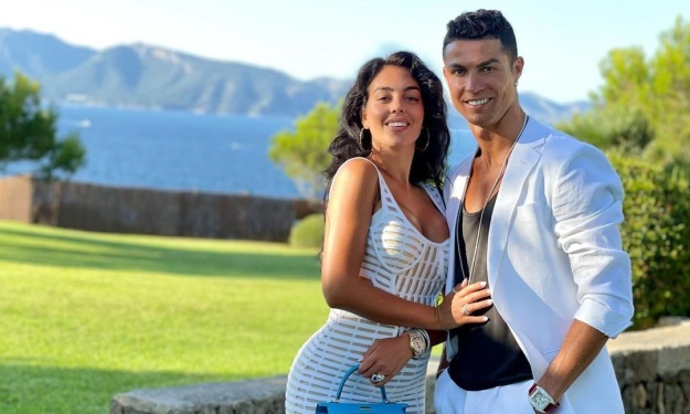 People. Cristiano Ronaldo et sa compagne Georgina Rodriguez attendent des  jumeaux