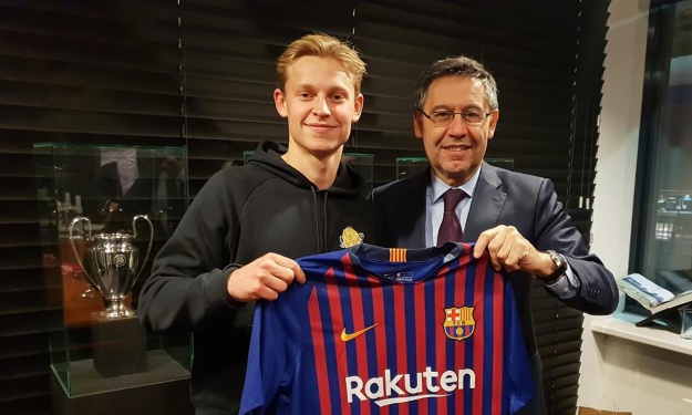 Le FC Barcelone enrôle la pépite néerlandaise Frenkie de Jong