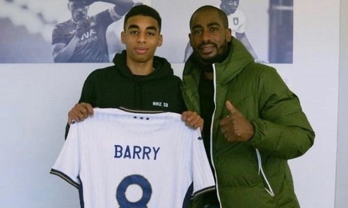Le fils de Copa Barry signe son 1er contrat professionnel avec le RSC Anderlecht