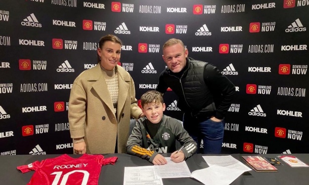 Le fils de Wayne Rooney signe à Manchester United