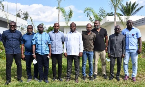 Le Ministère de la Santé envoie les anciennes gloires du football en mission