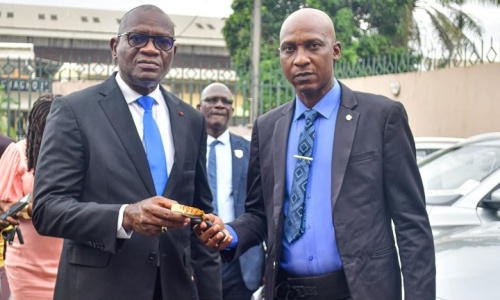 Le Ministre Adjé Silas Metch a offert des véhicules à 7 agents de son département