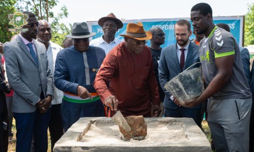 Le Ministre Adjé Silas Metch a procédé à la pose de la première pierre des travaux de rénovation du Complexe Sportif de Dabou