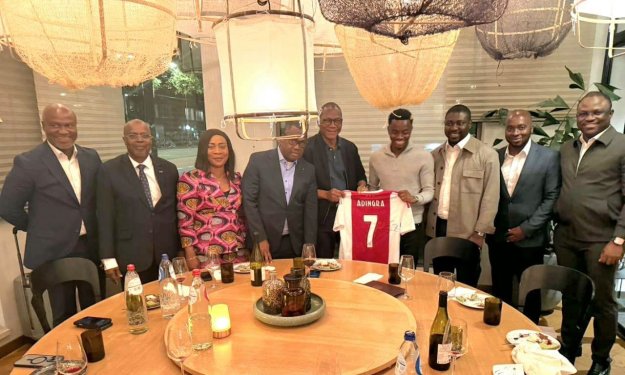 Le Ministre Bruno Nabagné Koné a rencontré Simon Adingra à Amsterdam