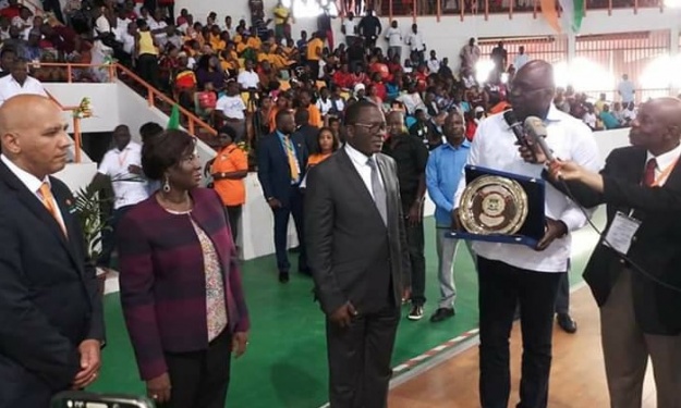 Le Ministre des Sports Paulin Claude DANHO honoré par hauts dirigeants du handball Ivoirien et africain