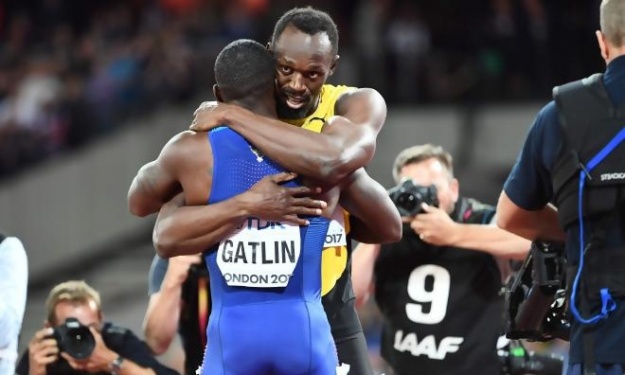Le nouveau champion du Monde (2017) Justin Gatlin et la Légende Usain Bolt se congratulent