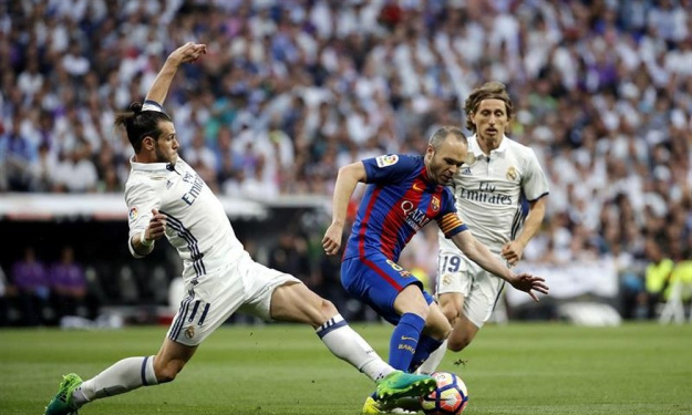 Le Real Madrid rend un vibrant hommage à Andres Iniesta