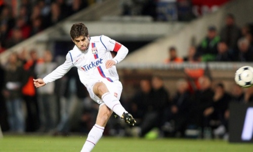 Le secret des coups francs de Juninho révélé dans cette vidéo