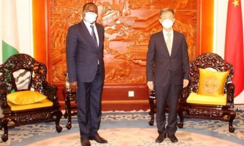 Le stade Olympique d’Ebimpé au cœur des échanges entre le Ministre des Sports et l’Ambassadeur de Chine en Côte d'Ivoire