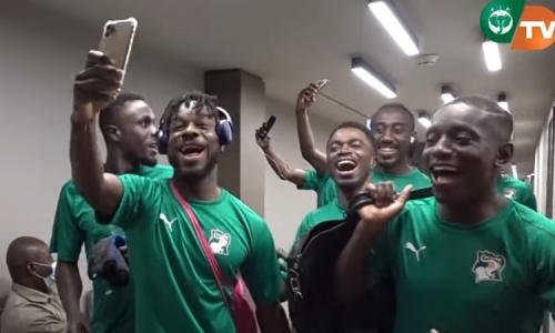 Les Eléphants ont mis l'ambiance à leur QG au retour de l'entrainement