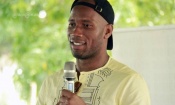 Les fondations Didier Drogba et Ippon offrent du matériel informatique au Lycée Sainte Marie