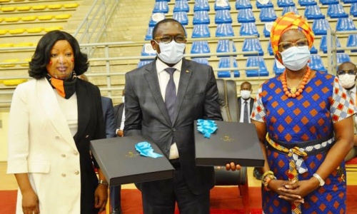 Les Présidents de Fédérations ont offert des présents au Ministre des Sports et du Développement de l'Economie Sportive