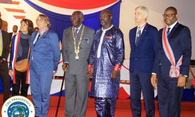 Liberia : Claude Le Roy, Arsène Wenger et plusieurs personnalités honorés par le Pr. George Weah