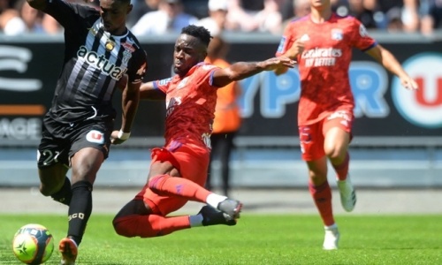 Ligue 1 : L’entraineur de Lyon allume Maxwel Cornet après son expulsion