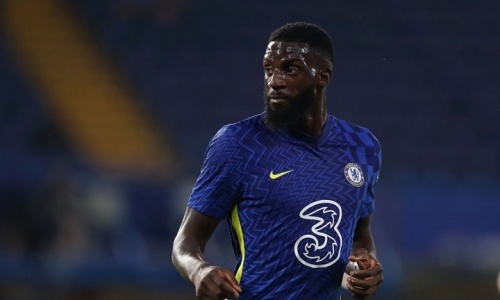 Lyon s’invite dans la course pour recruter Tiémoué Bakayoko