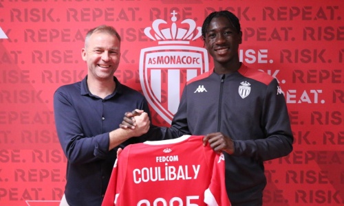 Mamadou Coulibaly signe son premier contrat professionnel avec l’AS Monaco