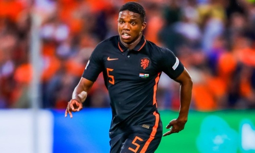 Manchester United tient sa première recrue du mercato