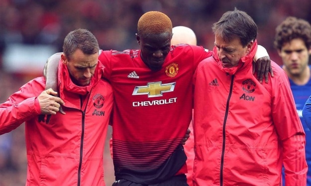 Manchester United va prolonger Bailly malgré sa blessure