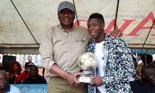 Maracana : Titi Koné décroche le prix du ‘‘Joueur Révélation’’ du Zébié