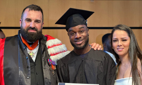 Maxwel Cornet décroche un diplôme à l’école de Commerce de Lyon