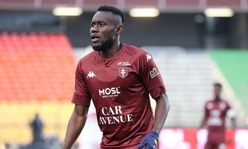 Mercato : L’entraineur du FC Metz annonce le départ de Victorien Angban et sa prochaine destination