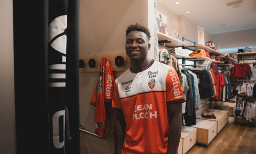 Mercato : un international Guinéen signe chez les Merlus