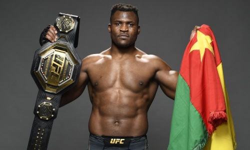 MMA UFC : Indomptable face à Ciryl Gane, Francis Ngannou conserve son titre de Champion du monde