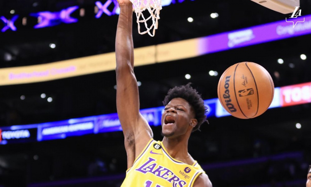 Mo Bamba a fait ses débuts avec les Lakers