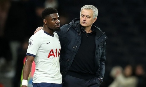 Mourinho va laisser le choix à Aurier de jouer ou non