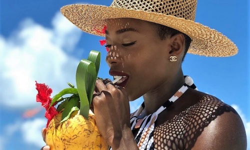 Murielle Ahouré profite de ses vacances OKLM