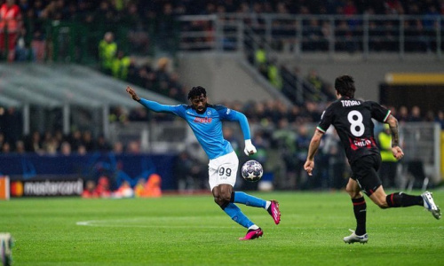 Naples : Zambo Anguissa présente ses excuses à ses coéquipiers après son rouge face au Milan en Ligue des Champions