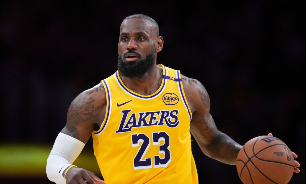 NBA : LeBron James devient le seul joueur de l’histoire à dépasser les 50 000 points