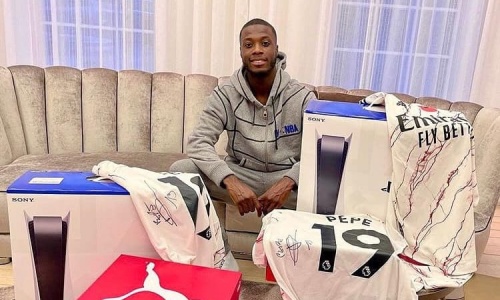 Nouvel an : Nicolas Pépé offre des PS5 à ses Fans