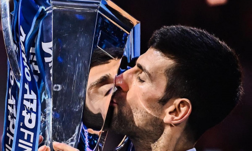 Novak Djokovic remporte son 6è titre au Masters et égale Roger Federer
