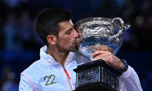 Novak Djokovic s’offre son 22è sacre en Grand Chelem et revient à hauteur de Rafael Nadal