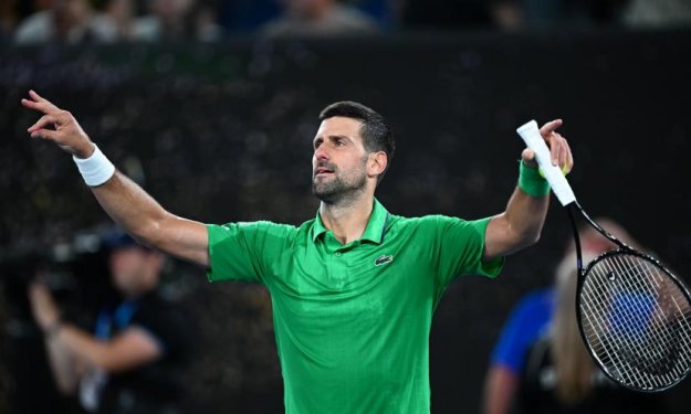 Open d’Australie : Novak Djokovic se défait de Jannik Sinner et rejoint Alcaraz en finale